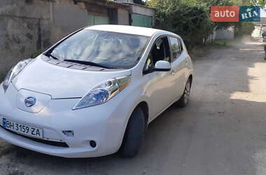 Хетчбек Nissan Leaf 2014 в 