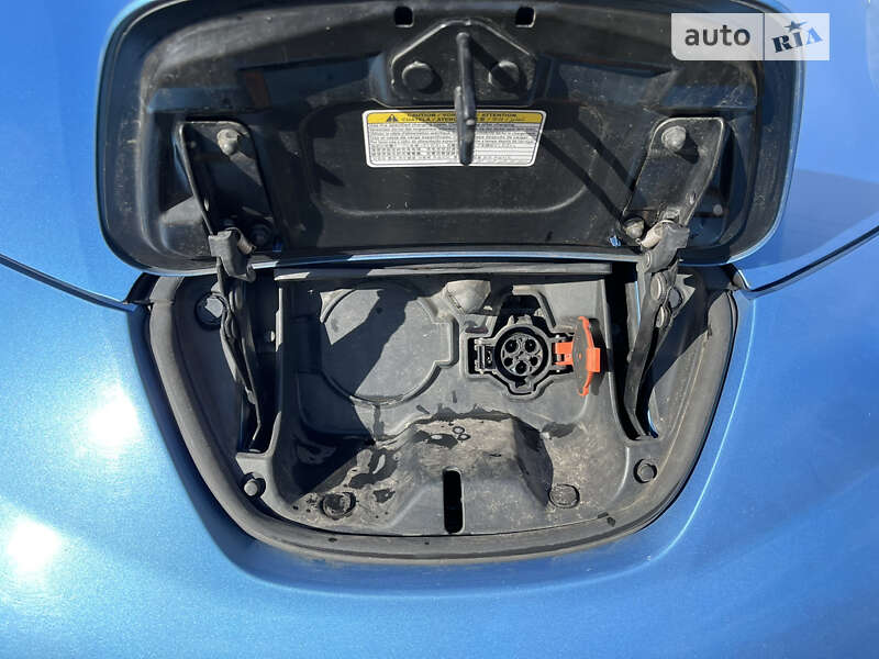 Хэтчбек Nissan Leaf 2013 в Запорожье