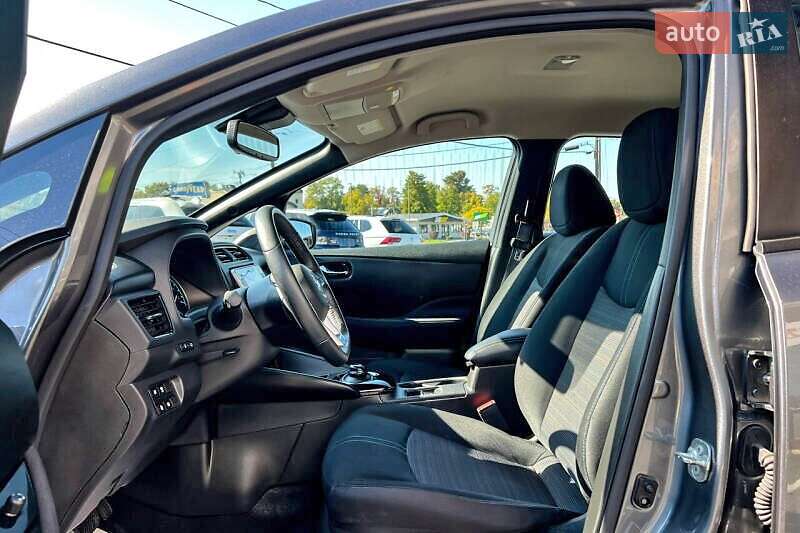 Хэтчбек Nissan Leaf 2021 в Киеве