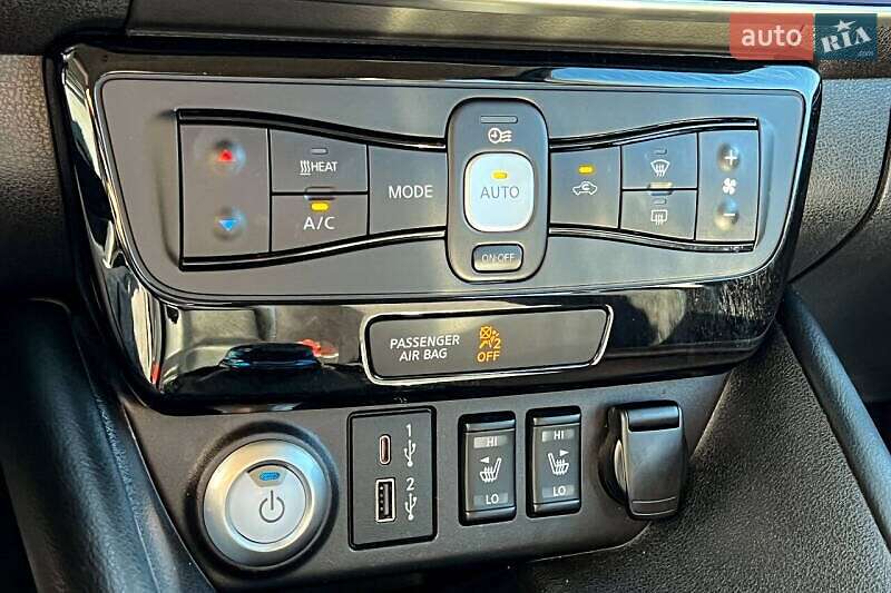 Хэтчбек Nissan Leaf 2021 в Киеве