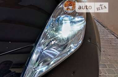 Хетчбек Nissan Leaf 2012 в Южноукраїнську