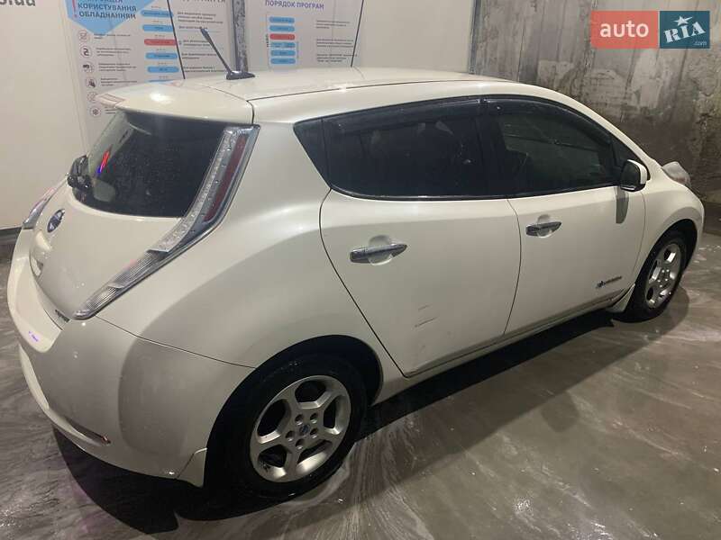 Хэтчбек Nissan Leaf 2013 в Киеве