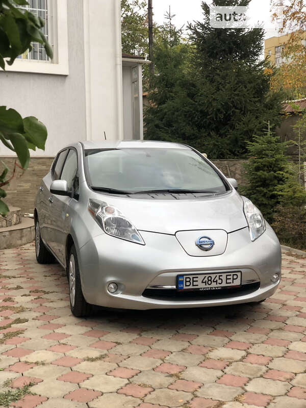 Хэтчбек Nissan Leaf 2017 в 