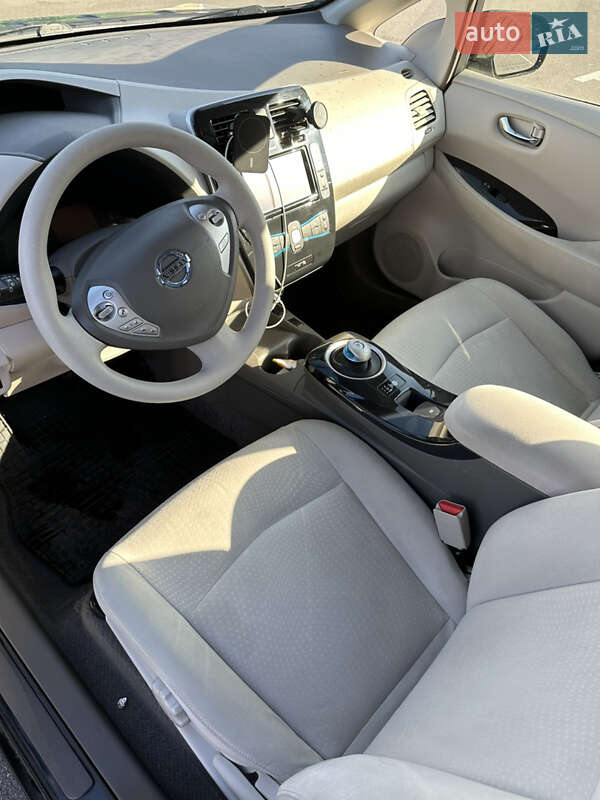 Хэтчбек Nissan Leaf 2011 в Киеве