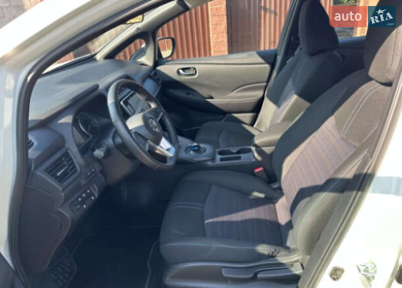 Хэтчбек Nissan Leaf 2019 в Киеве