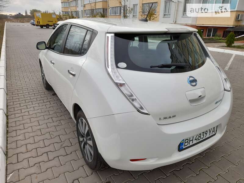 Хэтчбек Nissan Leaf 2016 в Черноморске