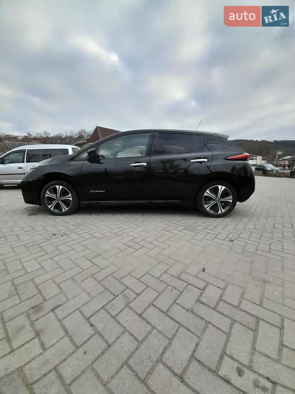 Хетчбек Nissan Leaf 2018 в 