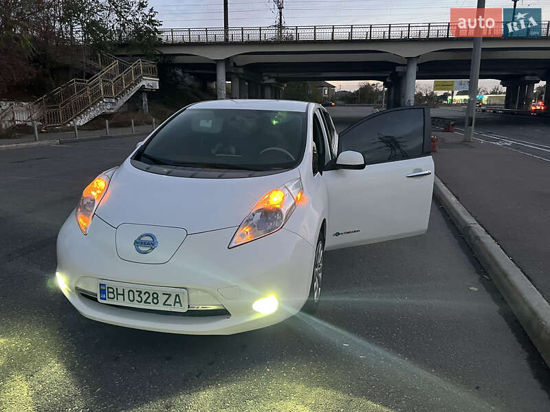 Хетчбек Nissan Leaf 2013 в Одесі