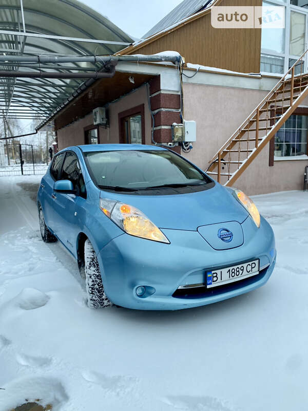Хэтчбек Nissan Leaf 2015 в Семеновке