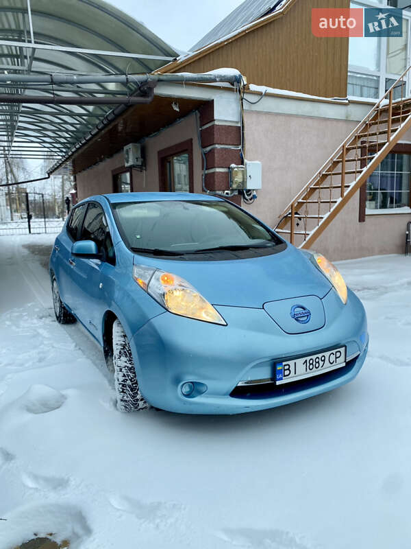 Хэтчбек Nissan Leaf 2015 в Семеновке