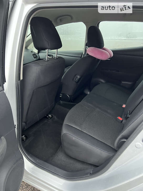 Хетчбек Nissan Leaf 2014 в Дніпрі