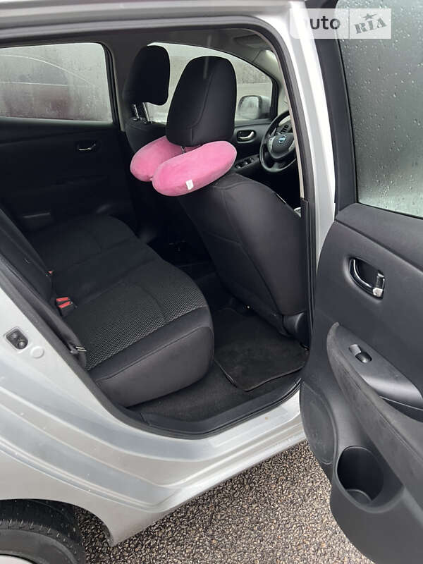 Хетчбек Nissan Leaf 2014 в Дніпрі