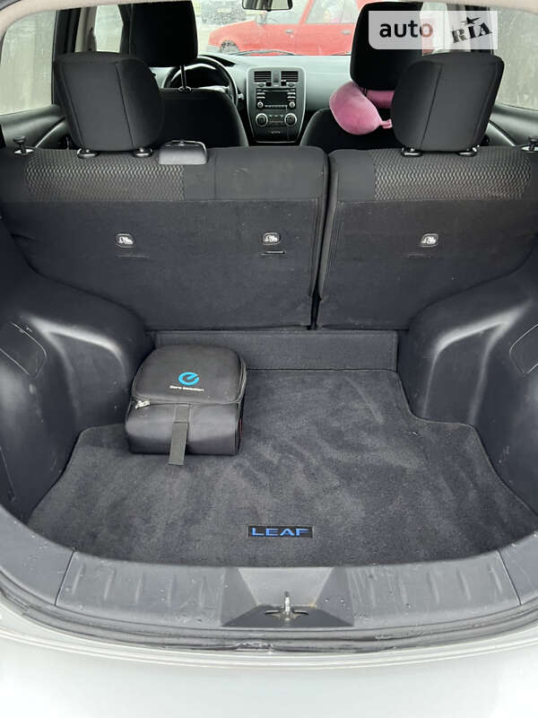 Хетчбек Nissan Leaf 2014 в Дніпрі