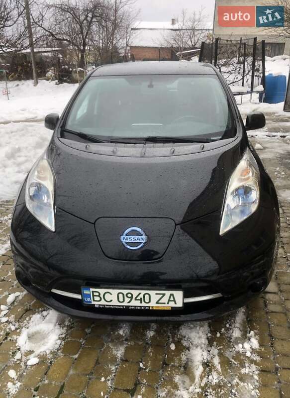 Хэтчбек Nissan Leaf 2013 в 