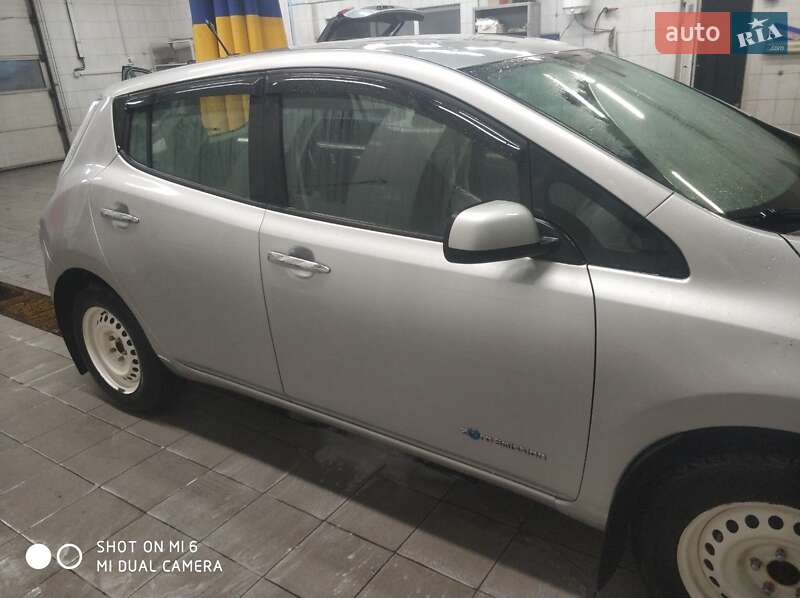 Хэтчбек Nissan Leaf 2014 в Киеве