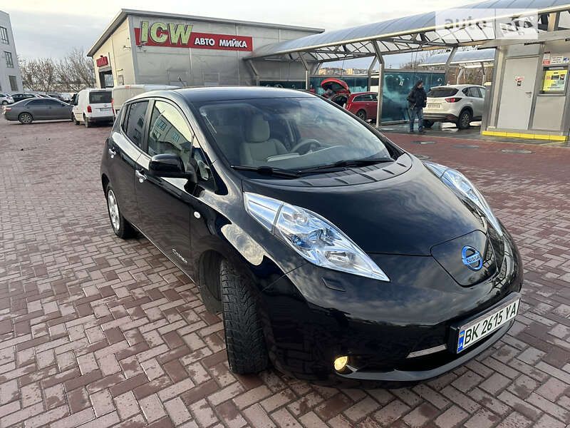 Хэтчбек Nissan Leaf 2012 в Ровно
