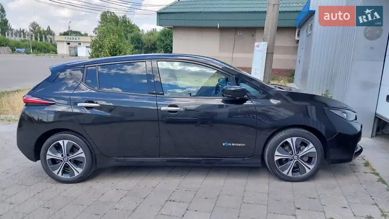 Хетчбек Nissan Leaf 2018 в 