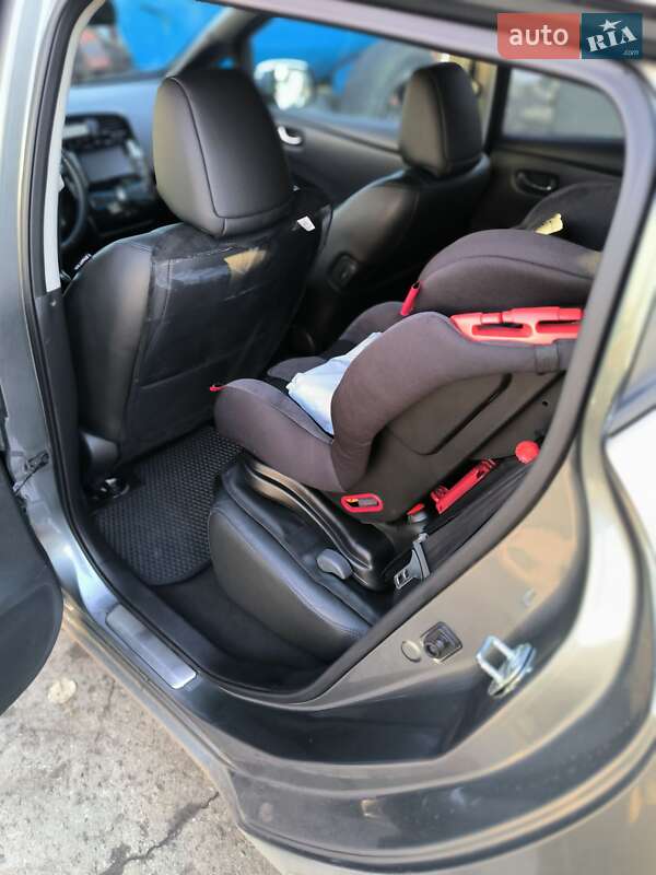 Хэтчбек Nissan Leaf 2014 в Гайвороне
