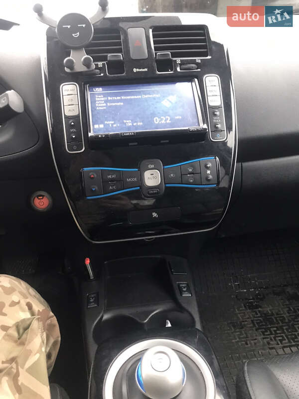 Хэтчбек Nissan Leaf 2014 в Березане