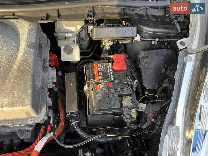 Хэтчбек Nissan Leaf 2013 в Житомире