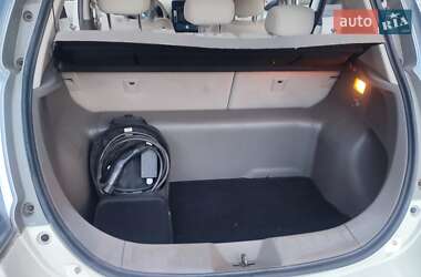 Хэтчбек Nissan Leaf 2012 в 