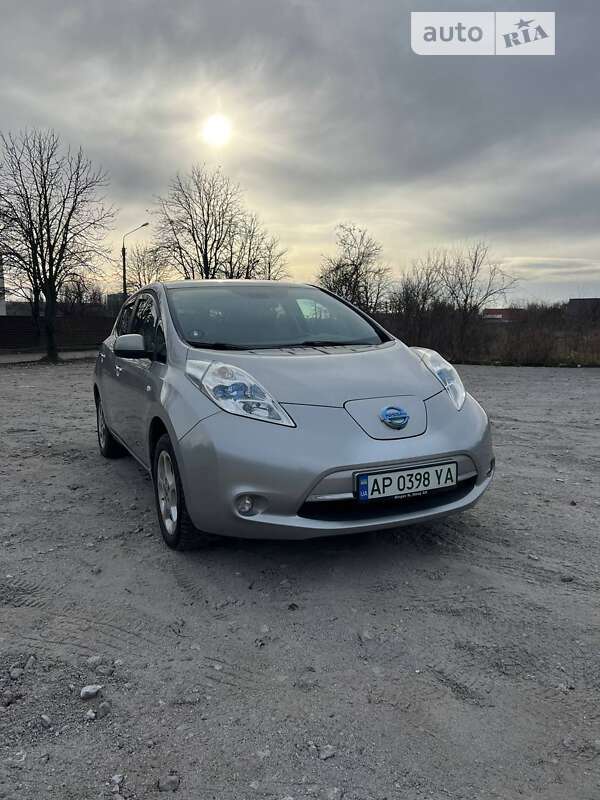 Хэтчбек Nissan Leaf 2014 в Запорожье