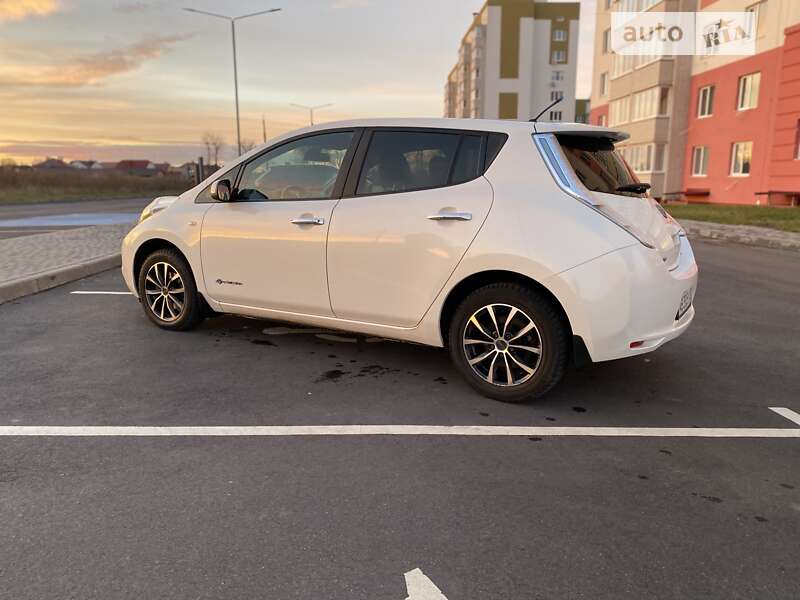 Хэтчбек Nissan Leaf 2013 в Виннице