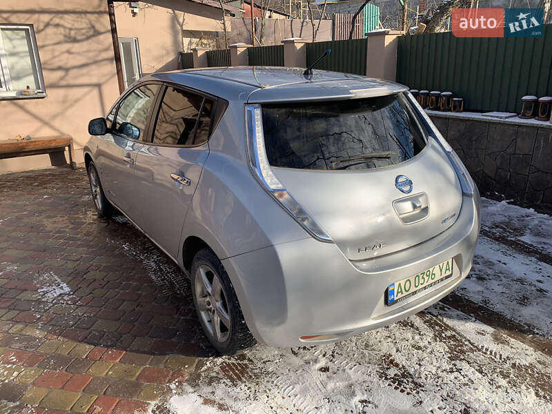 Хетчбек Nissan Leaf 2012 в Іршаві