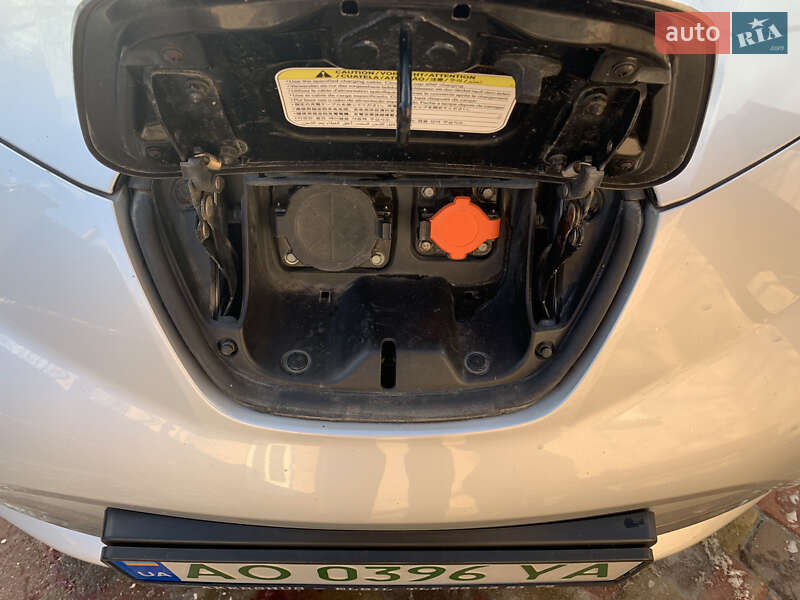 Хетчбек Nissan Leaf 2012 в Іршаві