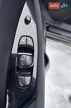 Хэтчбек Nissan Leaf 2014 в 