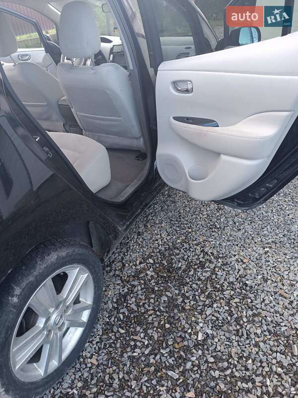 Хетчбек Nissan Leaf 2012 в Ужгороді