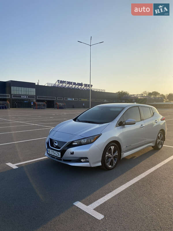Хетчбек Nissan Leaf 2018 в Дніпрі