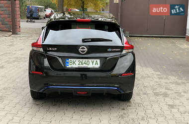 Хэтчбек Nissan Leaf 2018 в 