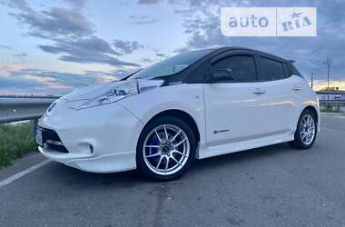 Хетчбек Nissan Leaf 2014 в 
