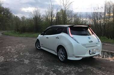 Хетчбек Nissan Leaf 2014 в 