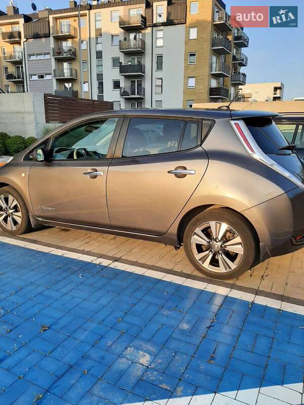 Хэтчбек Nissan Leaf 2016 в Киеве