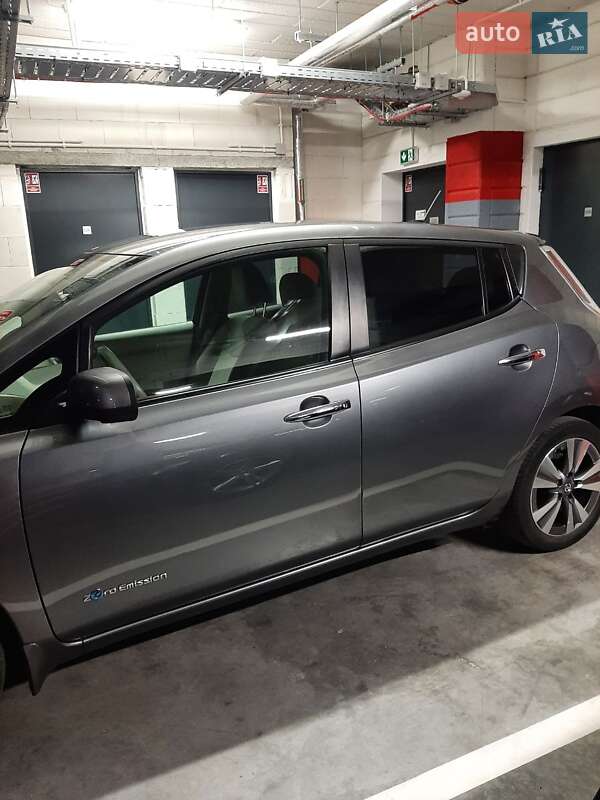 Хэтчбек Nissan Leaf 2016 в Киеве