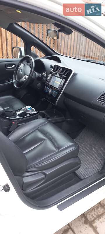 Хетчбек Nissan Leaf 2015 в Івано-Франківську