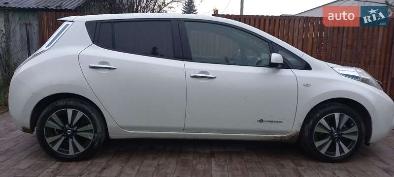 Хетчбек Nissan Leaf 2015 в Івано-Франківську