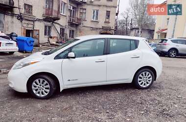 Хэтчбек Nissan Leaf 2014 в 