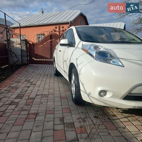 Хэтчбек Nissan Leaf 2013 в Ивано-Франковске