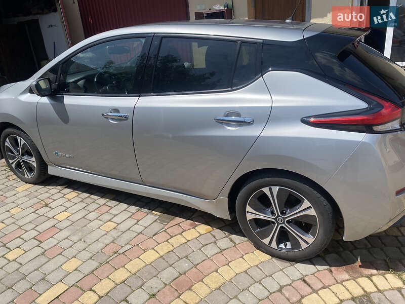 Хэтчбек Nissan Leaf 2018 в Самборе