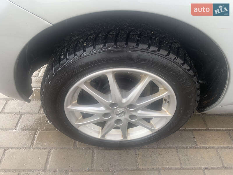 Хетчбек Nissan Leaf 2014 в Здолбуніві