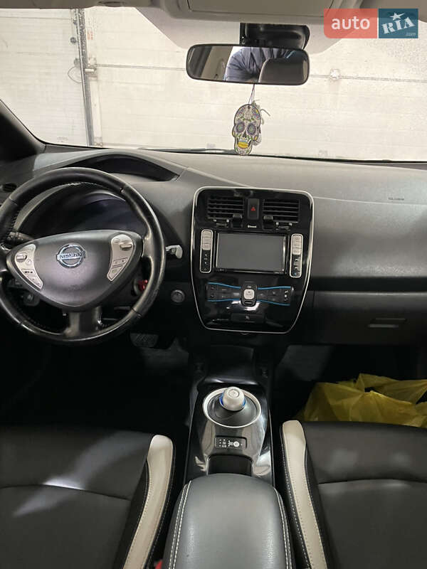 Хэтчбек Nissan Leaf 2014 в Черновцах