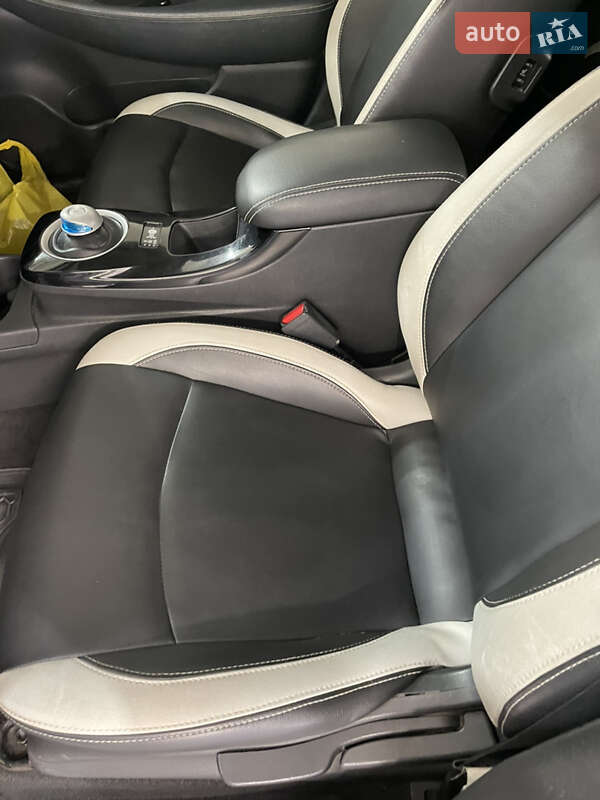 Хэтчбек Nissan Leaf 2014 в Черновцах