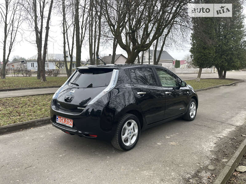 Хетчбек Nissan Leaf 2012 в Дубні
