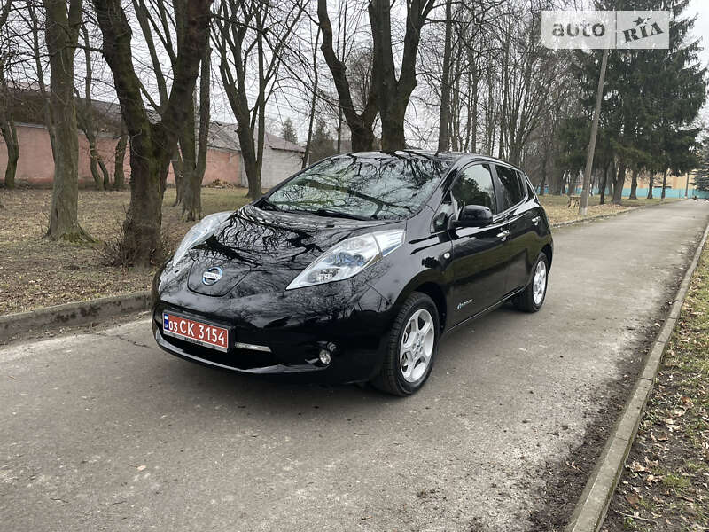 Хетчбек Nissan Leaf 2012 в Дубні