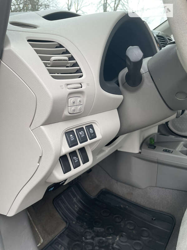 Хетчбек Nissan Leaf 2012 в Дубні