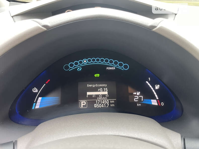 Хетчбек Nissan Leaf 2012 в Дубні
