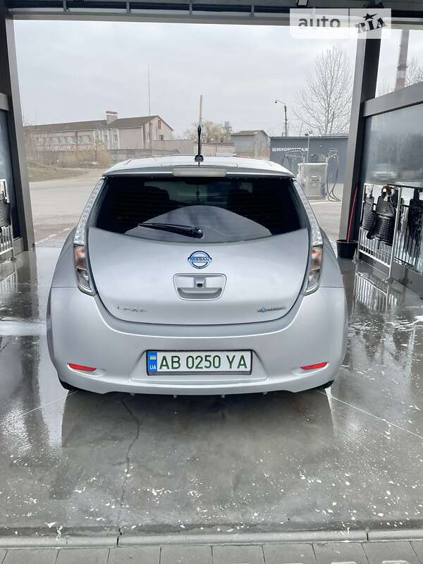 Хетчбек Nissan Leaf 2013 в Вінниці